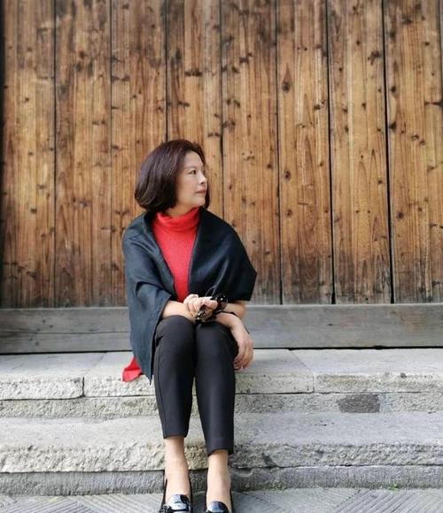 中老年男士拍照怎么摆姿势图2