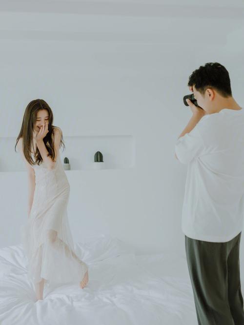 拍照姿势动作大全双人图片图1