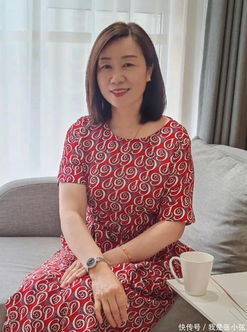 50岁女人照相如何摆造型