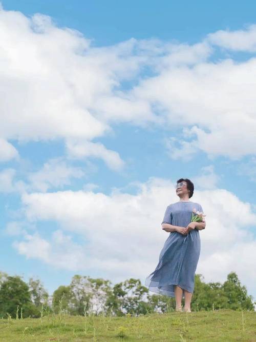 中年女性拍照姿势怎么摆好看图片大全图2