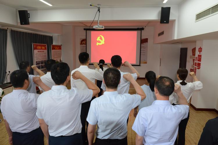 宣誓拍照角度怎么拍好看图1