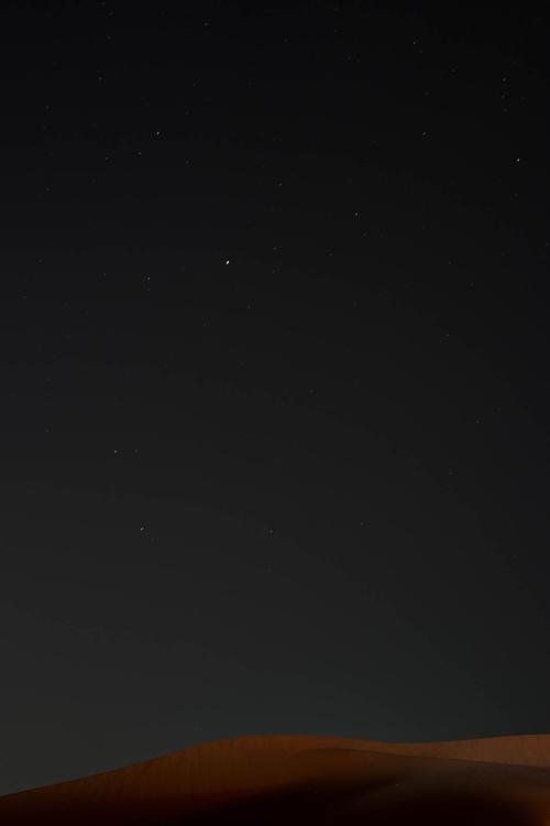 如何打造纯黑背景