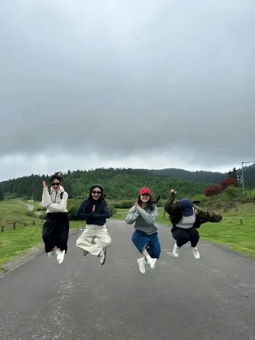 团队合影拍照姿势大全视频图3