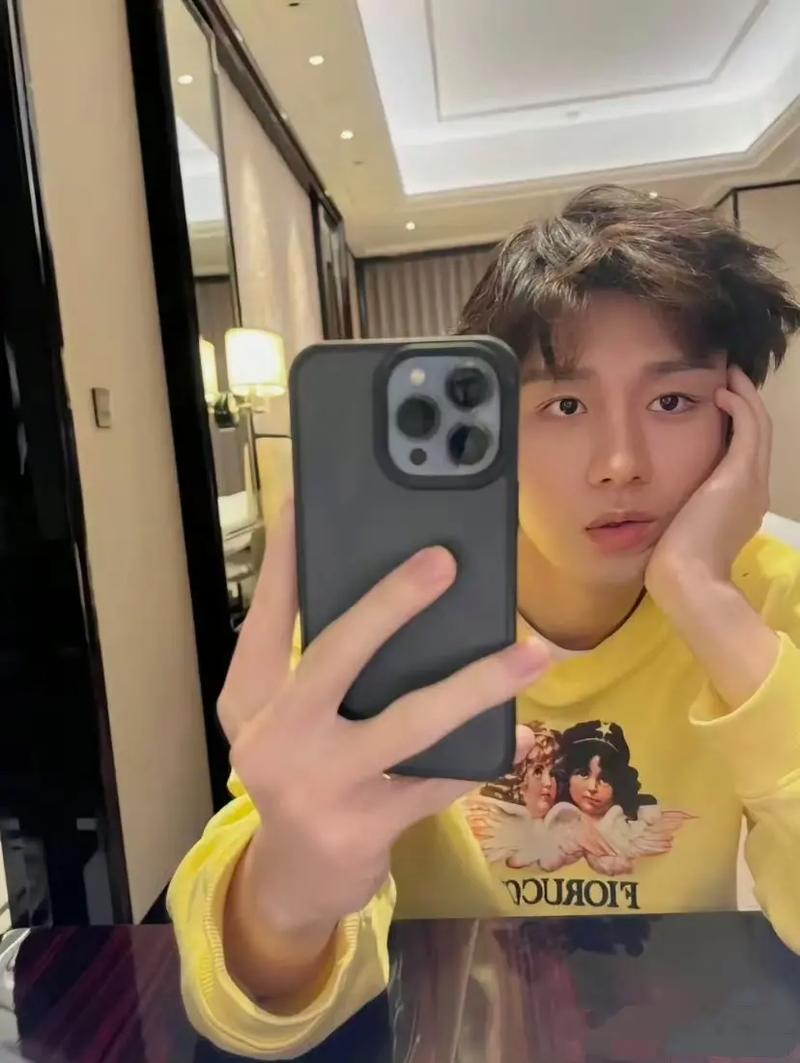 拍照技巧姿势男生图片图1