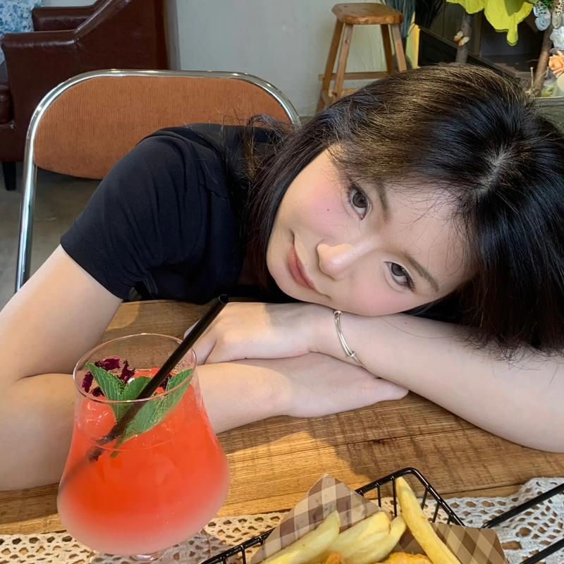 单人拍照姿势怎么摆女生头像