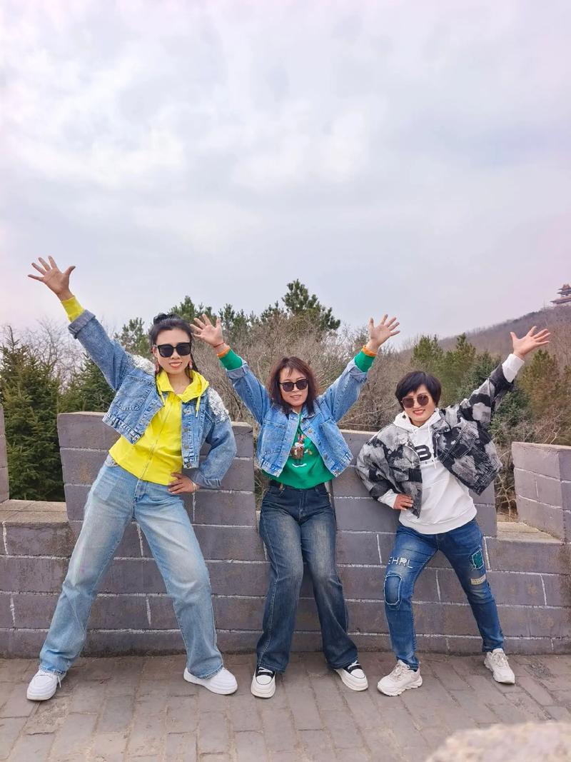 拍照双人姿势怎么摆好看图1