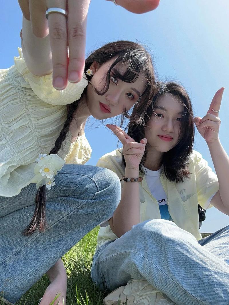 拍照双人姿势怎么摆好看图2