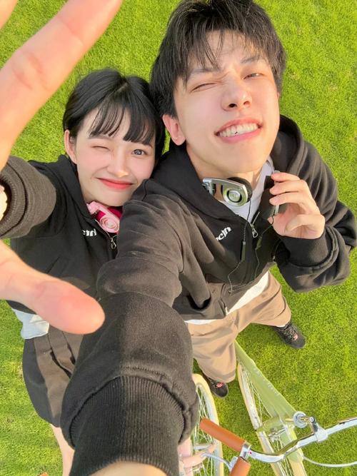 拍照双人姿势怎么摆好看图3