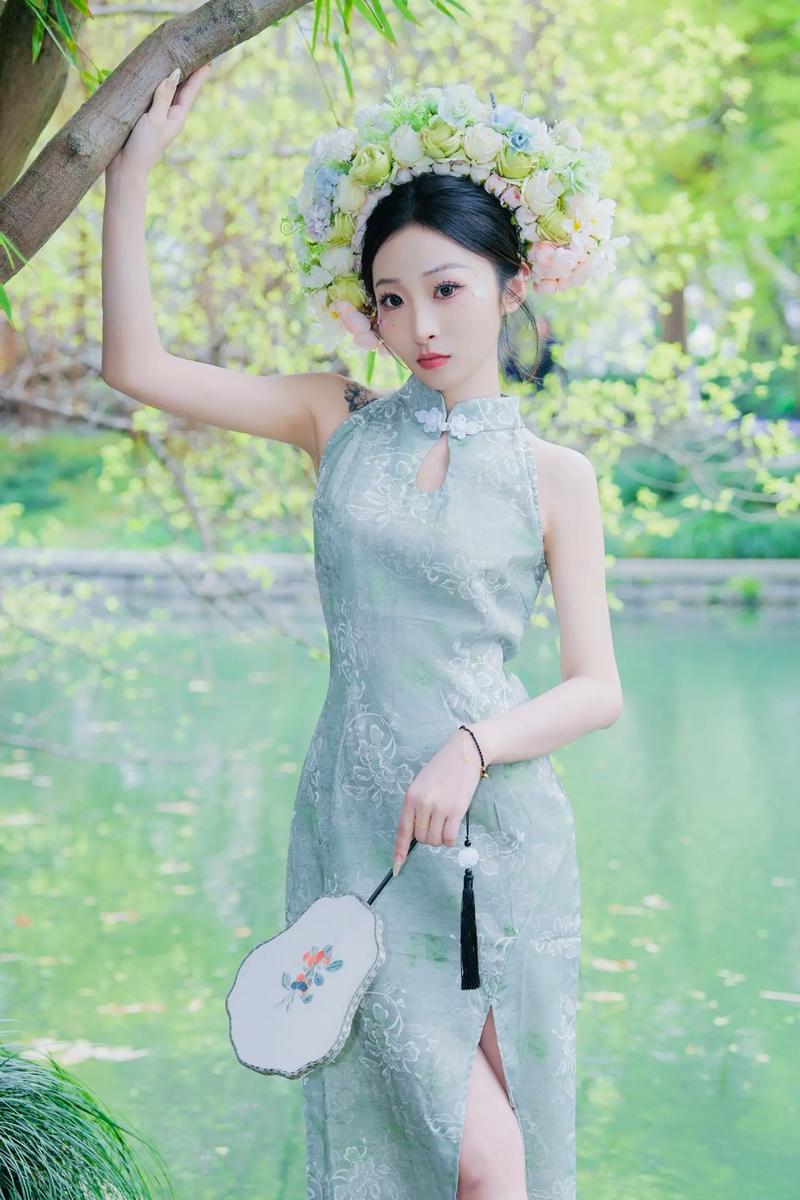 旗袍拍照姿势大全图片外景图2