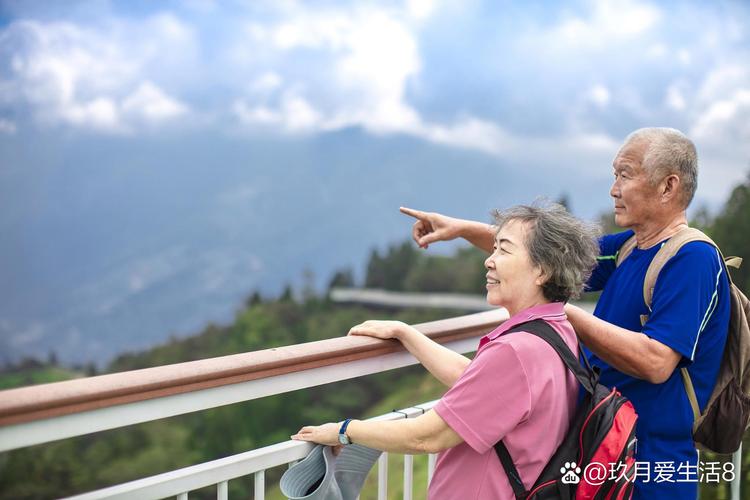 最火老年人男士拍照姿势大全视频图2