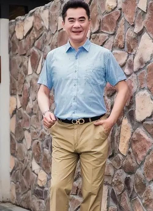 拍照姿势男士商务图1