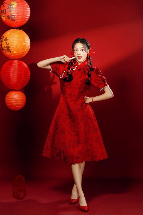 在家拍新年主题的写真,如何布置一个家庭摄影棚?