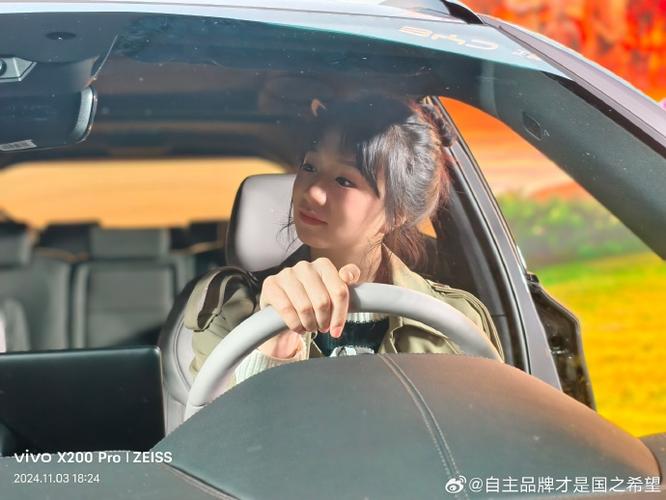 拍照姿势男士楼道怎么拍