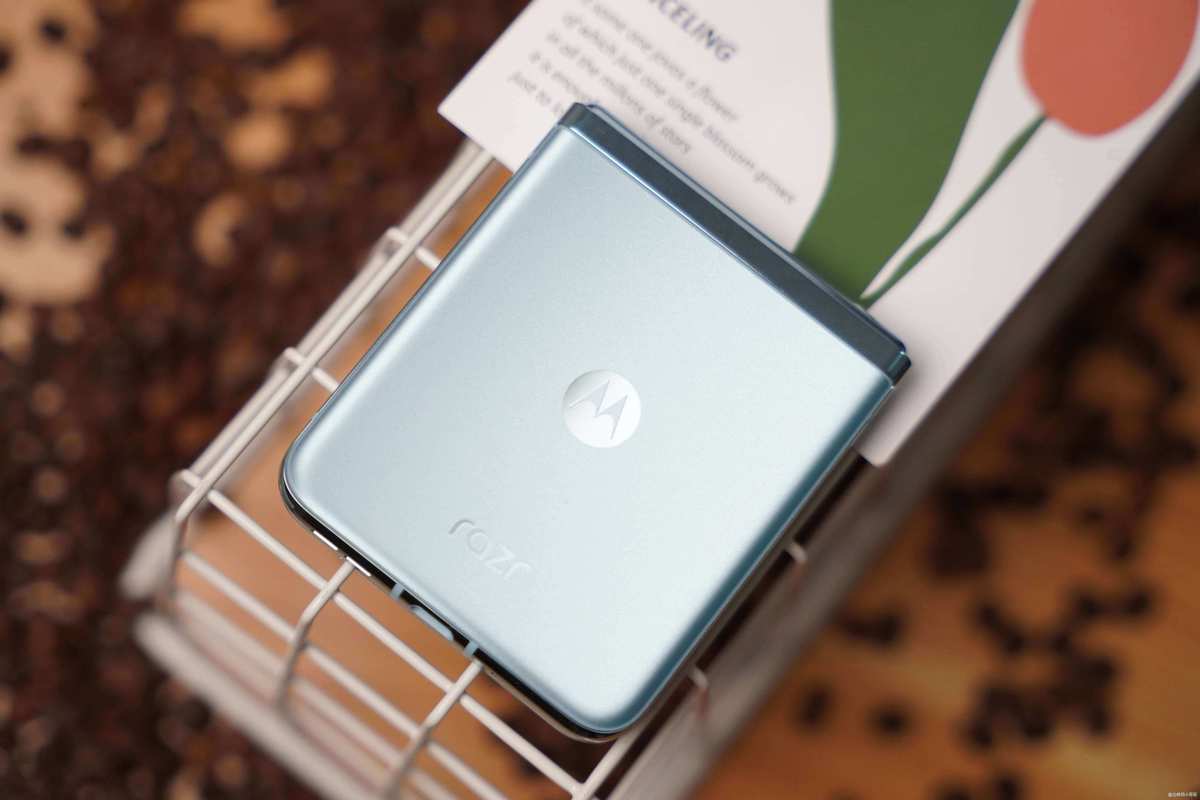 摩托罗拉折叠手机设置复古界面图2