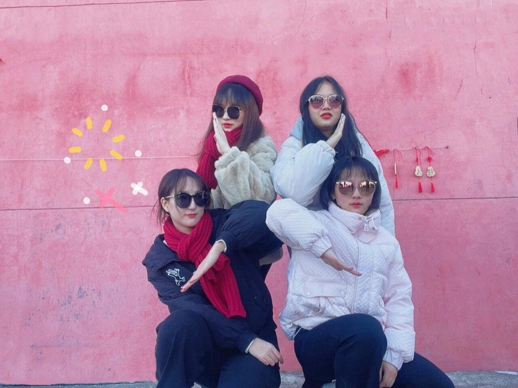 4人拍照姿势的摆法