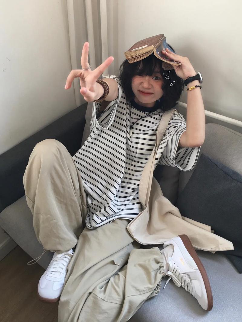 坐着拍照姿势怎么摆