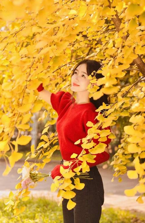 秋天拍照姿势大全图片气质图2