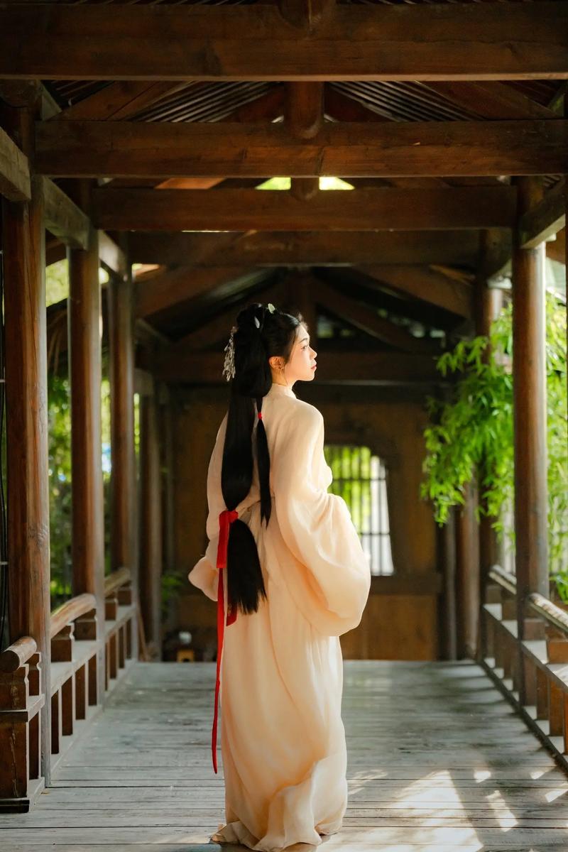 汉服拍照姿势怎么摆女生图片图2