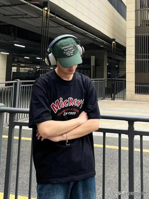 男生pose拍照姿势大全图片图2