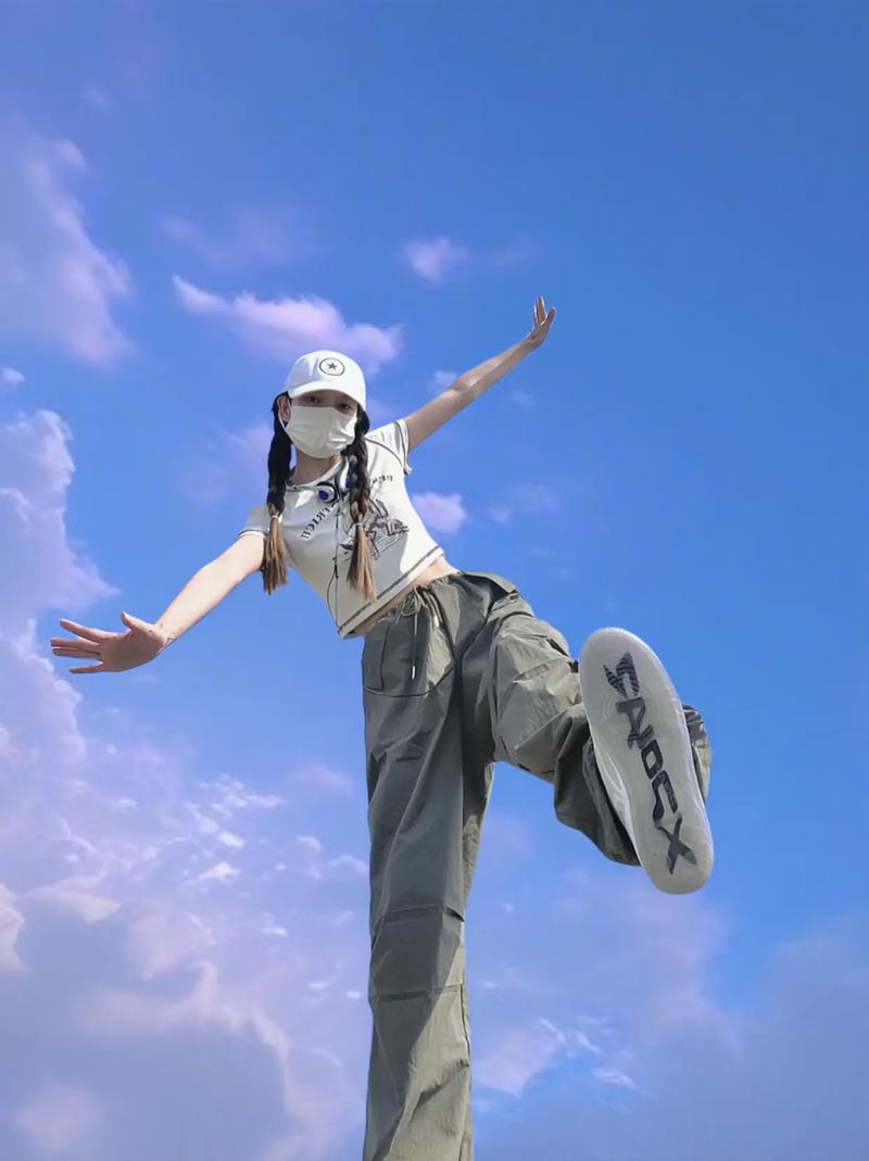 50种拍照姿势图片酷酷的女生图1