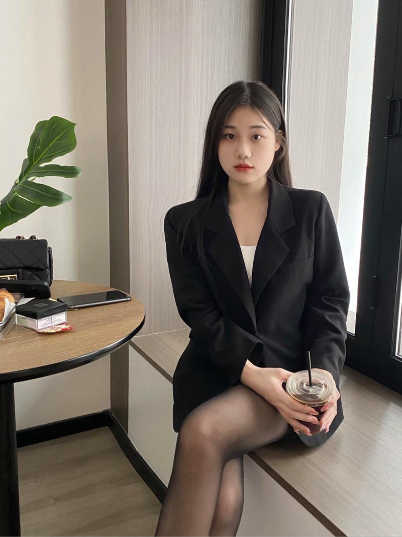 50种拍照姿势图片酷酷的女生图3