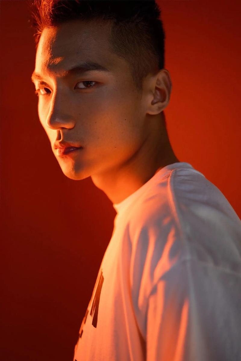 拍照怎样摆姿势好看男神图3