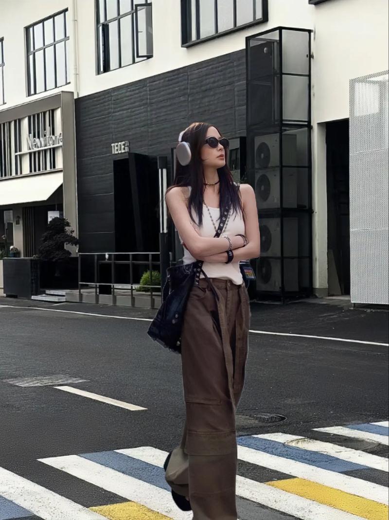 男士十个简单站立拍照姿势图片图1