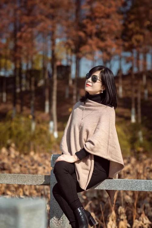 拍照姿势如何拍好看上半身女图1