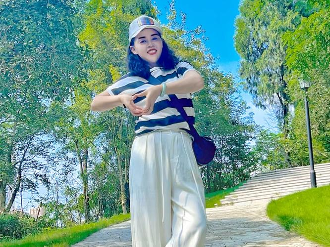 自己一个人拍照姿势图1