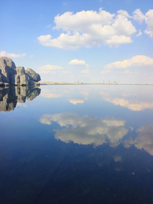 手机如何用镜子拍出天空之镜图3