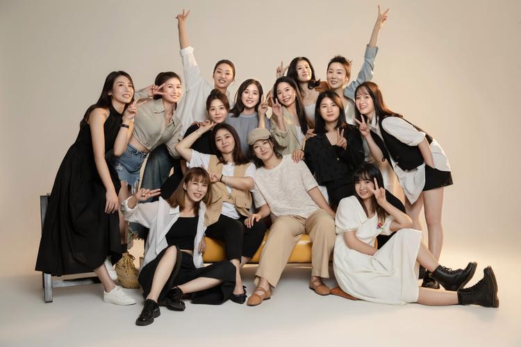 17种经典的集体拍照姿势摆法(图文)