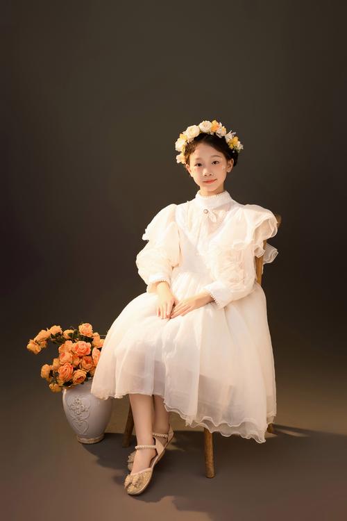 小女孩照相姿势怎么摆好看