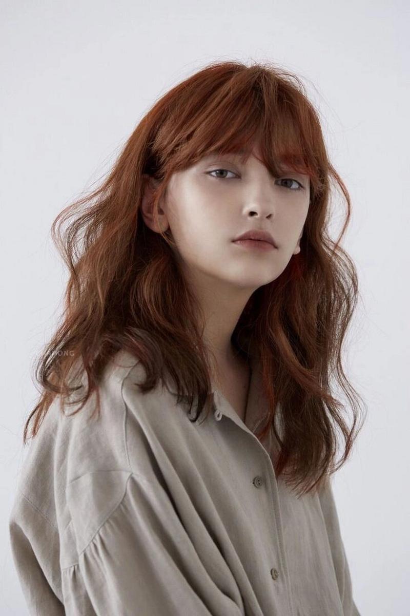 拍照姿势怎么摆女生脸部图2