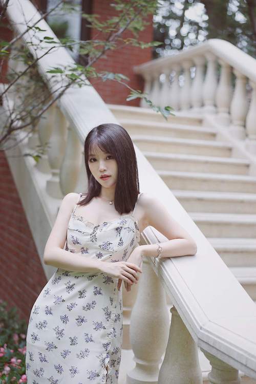 女生怎么摆姿势好看拍照