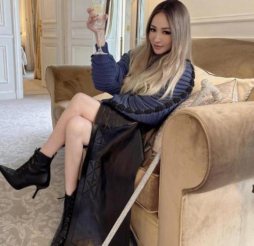 萧亚轩晒死亡角度自拍,你在自拍时都会注意哪些细节?