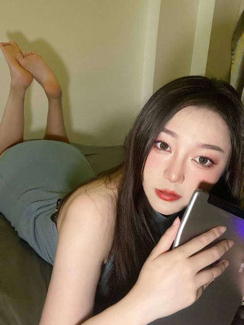 自拍照姿势的摆法好看图1