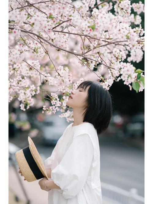 赏花拍照姿势大全图3