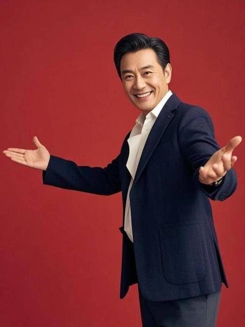 中老年男士拍照怎么摆姿势呢?