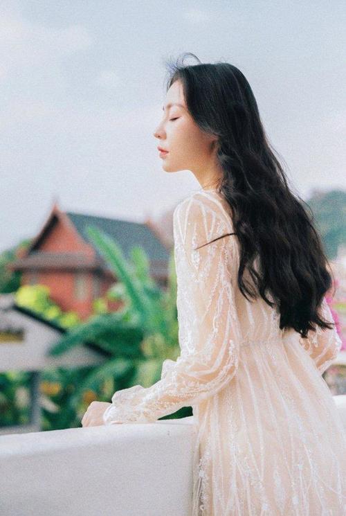 拍照姿势怎么摆女酷图1