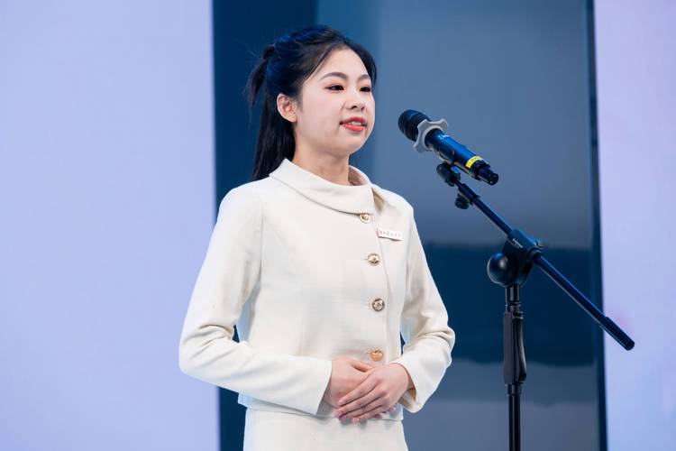 领导讲话拍照角度图片高清图3