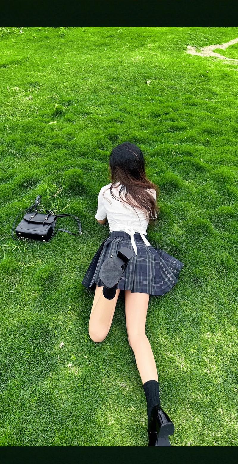 拍照的姿势动作大全女生图3