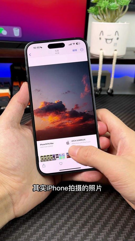 为什么我用手机水印相机拍出来的照片很模糊,而用手机自带相机拍出来的照...
