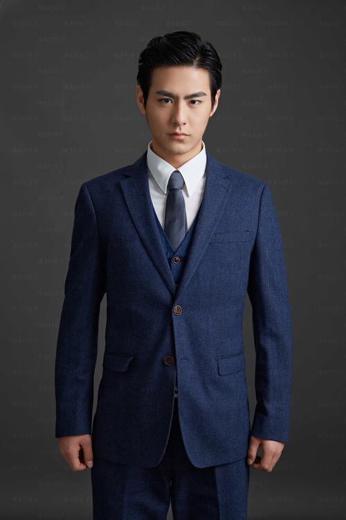 拍照姿势男士西装怎么摆好看呢图1