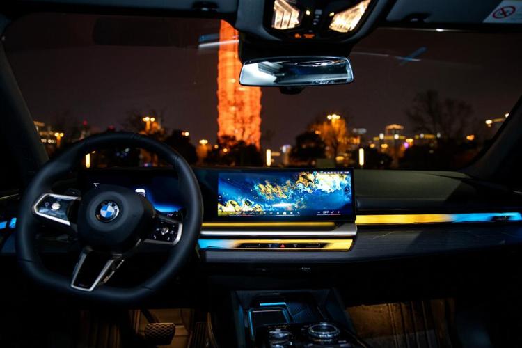 2020款宝马5系提车作业,暗夜蓝内饰,挺好看的