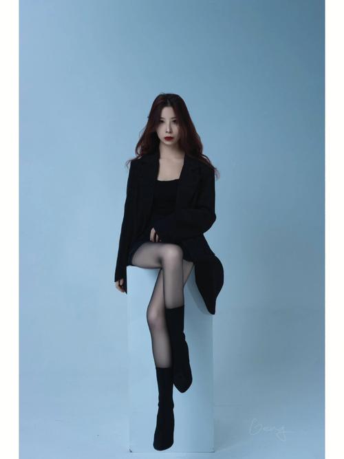 拍照姿势女生霸气酷爆图2