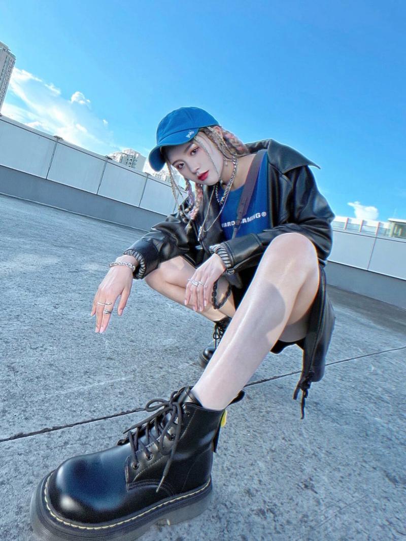 拍照姿势女生霸气酷爆图3