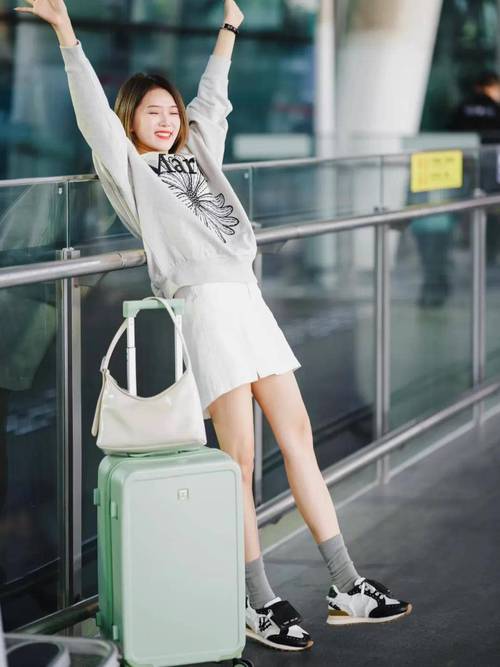 拍照姿势怎么摆女生图片图2