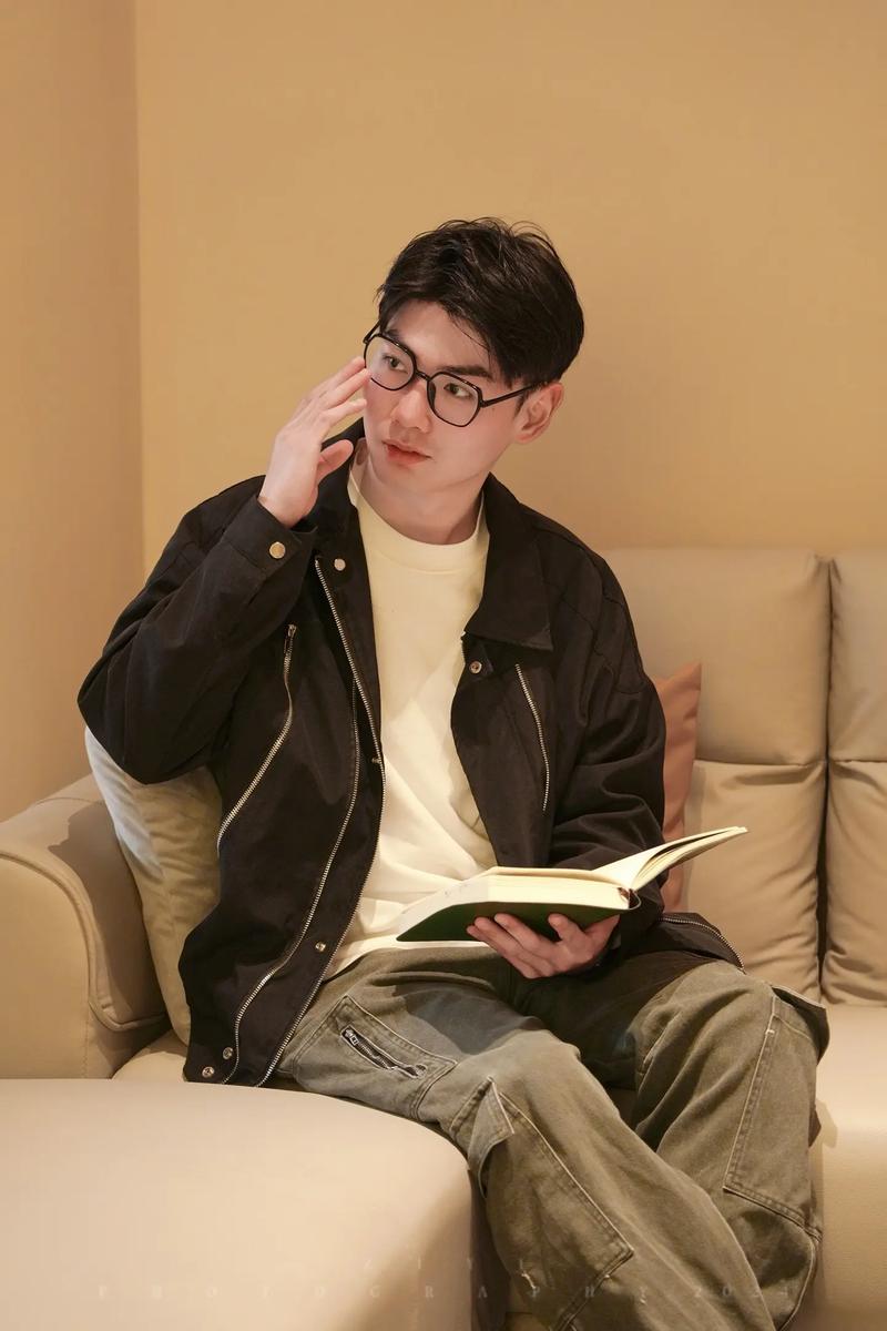 男人拍照姿势怎么摆好看图片大全集图1