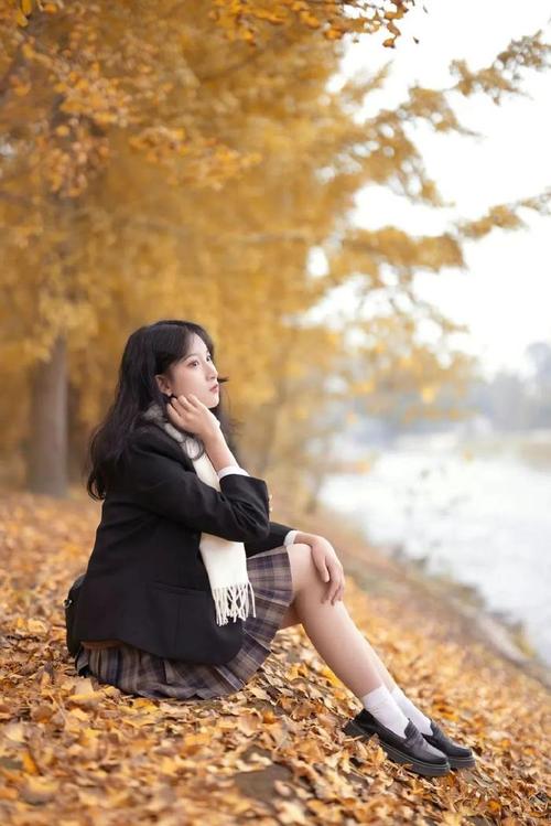 单人拍照姿势怎么摆女生上半身图1