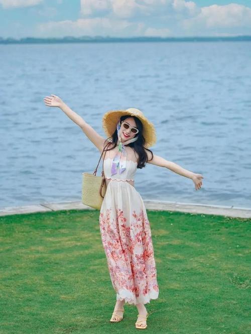 单人拍照姿势怎么摆女生上半身图3